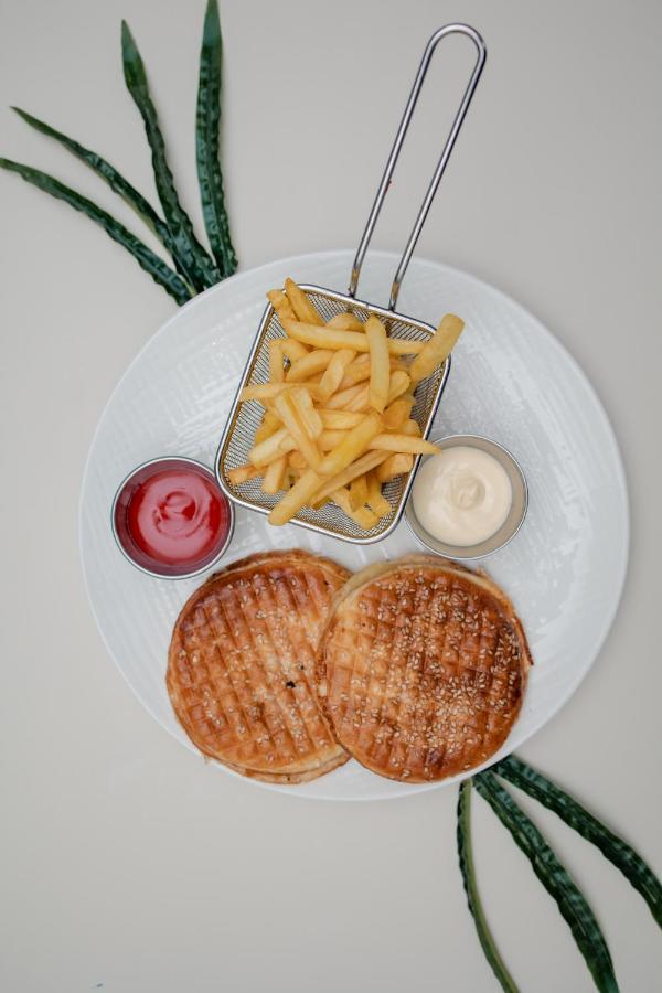 Griffon Bar Food Apartments Sztruga Kültér fotó